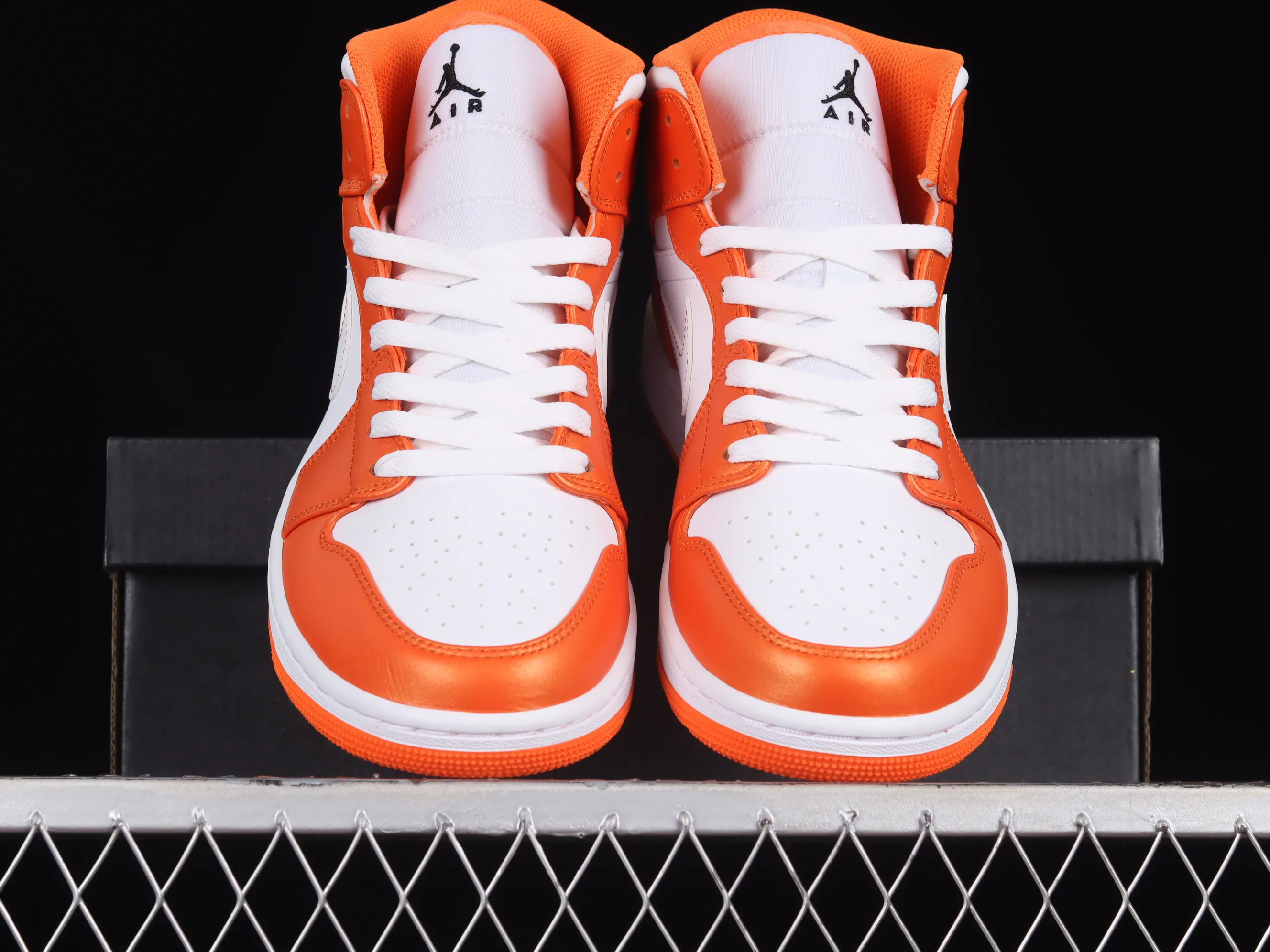 All categories Air Jordan Jordan series basketball shoes Air Jordan 1 Mid G version pure original Air Jordan 1 Mid "Surface" AJ1 Joe 1 white and orange small buckle mid-top basketball shoes DM3531-800